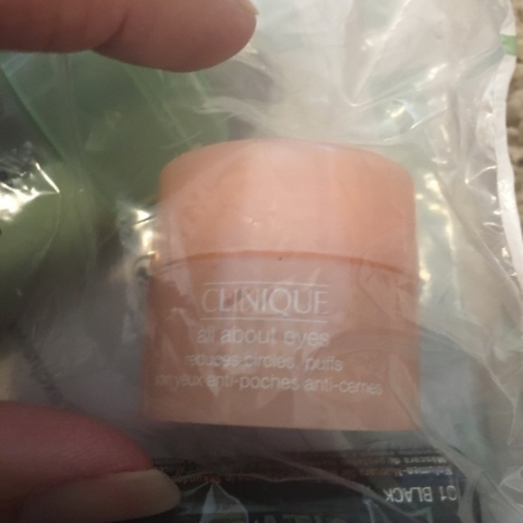 Clinique gift set - Picture 12 of 14